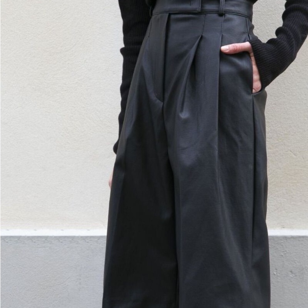 The Frankie Shop Pernille Pleated  Bermuda Shorts new without tag